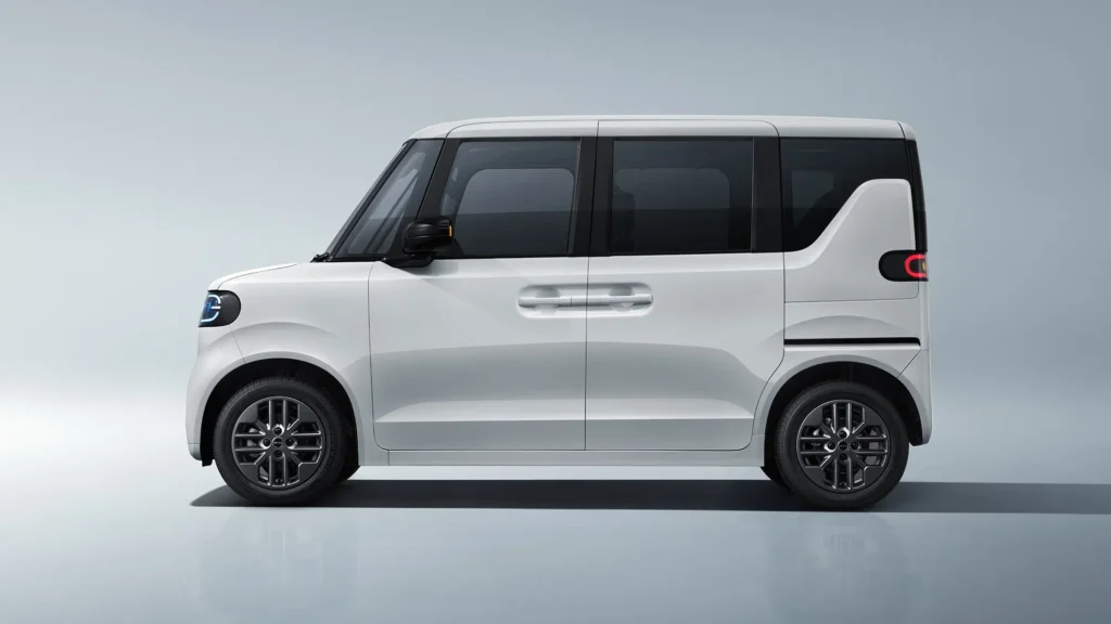 Smart and Boxy Design of BYD’s First Electric Kei Car