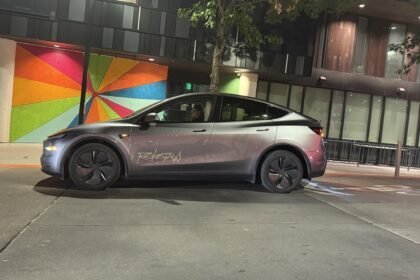 Tesla Robotaxi Crashes 4x More Than Humans – One Tried to Swim