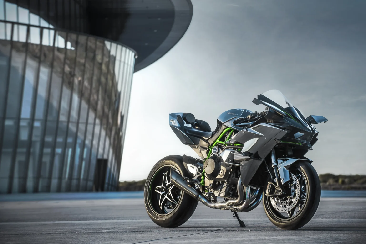 Kawasaki Ninja H2R Review, Features, And Why It’s The Fastest Bike